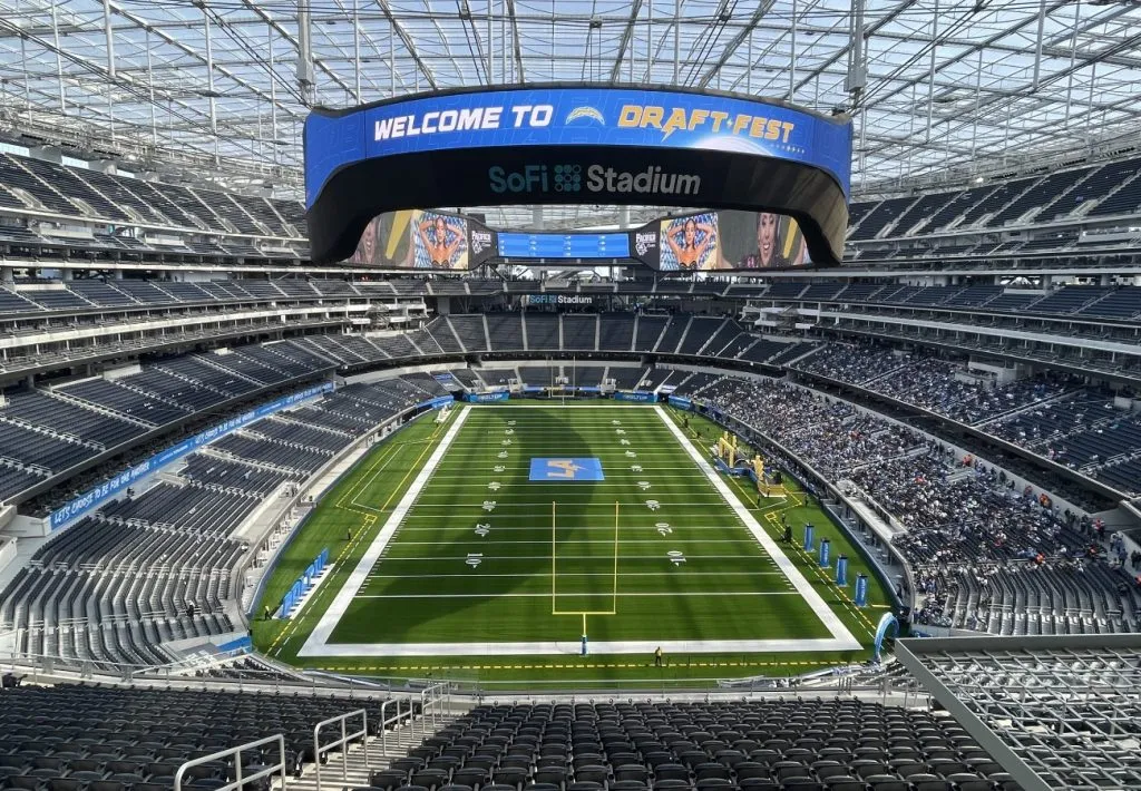 Fue inaugurado en 2020 y es la casa de Los Ángeles Rams de la NFL. Recibió la Copa Oro 2023 y también lo será del Mundial del 2026 y los Juegos Olímpicos de 2028.