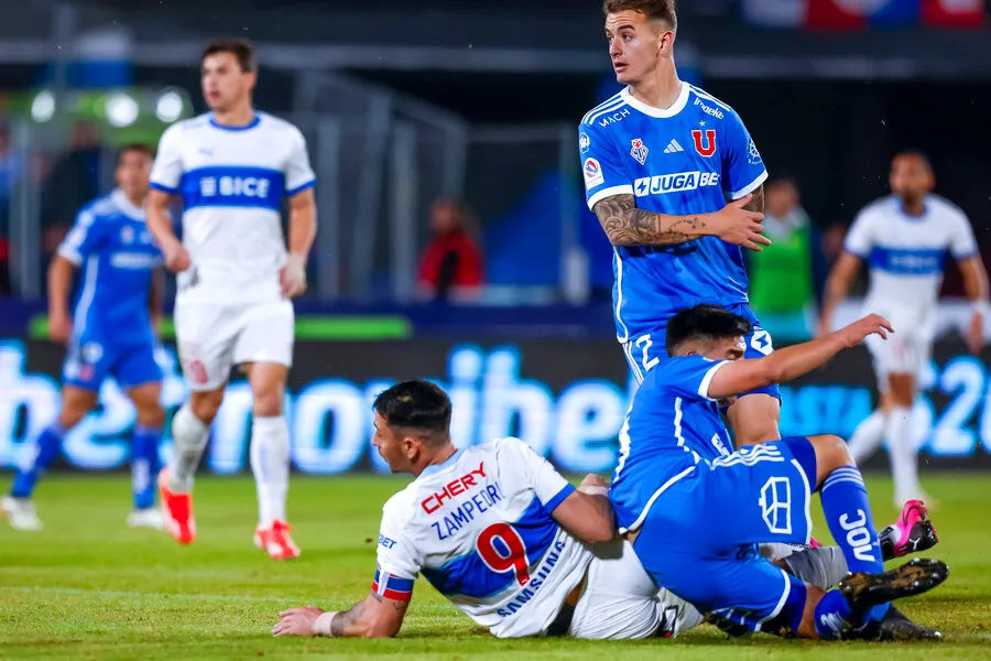 La UC ganó con un gol de antología de Fernando Zampedri. | Foto: Photosport
