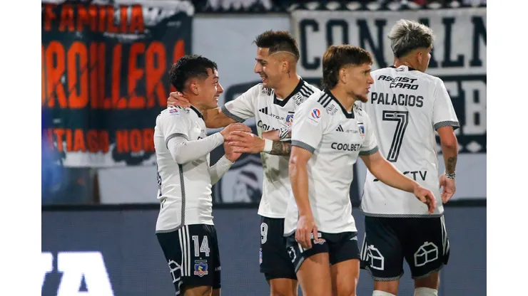 Colo Colo venció a Palestino y trepa en el torneo local.