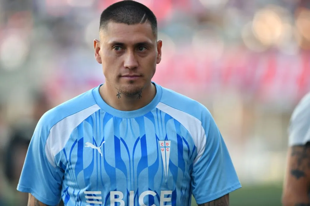 Nicolás Castillo realizó vulgares gestos hacia los fanáticos de Universidad de Chile. (Foto: Photosport)
