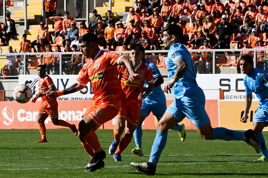 Nelson Soto quiere quedarse como DT de Cobreloa.