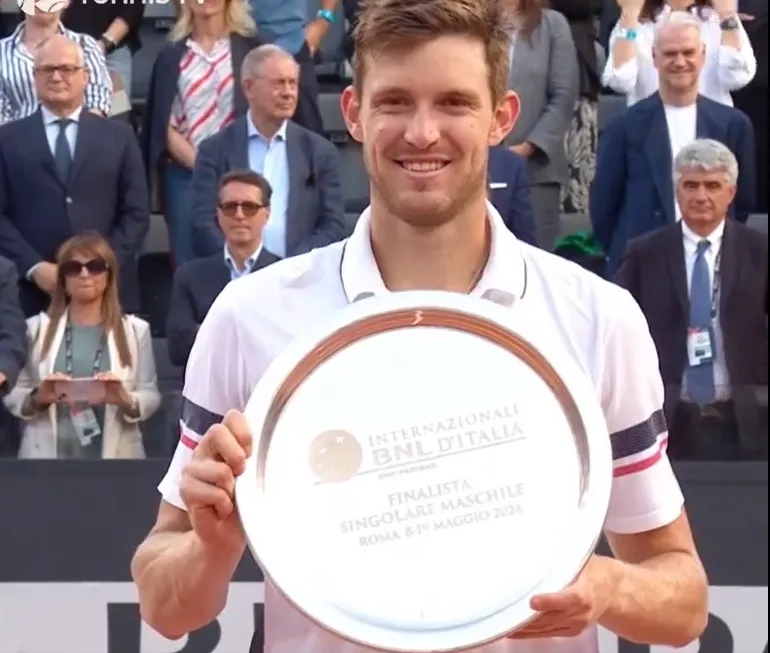 La emoción de Jarry recibiendo su premio (Captura)