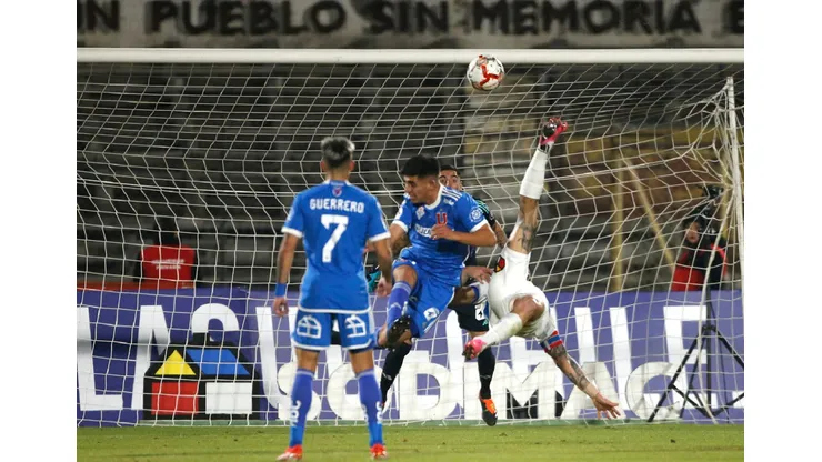 Fernando Zampedri le anotó un golazo a la U. (Foto: Jonnathan Oyarzun/Photosport).