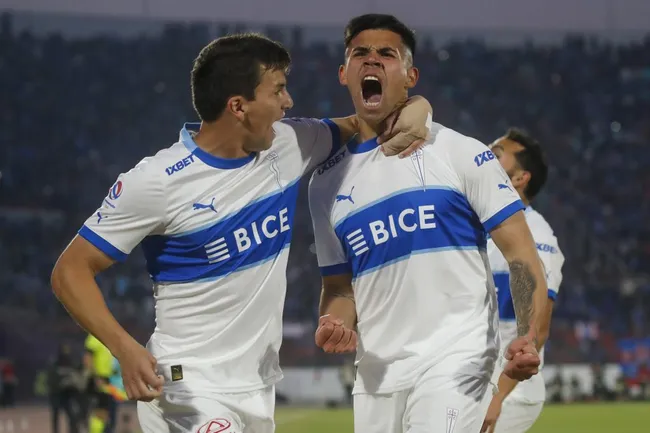 Alexander Aravena podría salir de Universidad Católica rumbo a Bélgica.