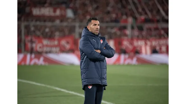 Exentrenador de Universidad de Chile suena como candidato para reemplazar al "Apache" Tévez
