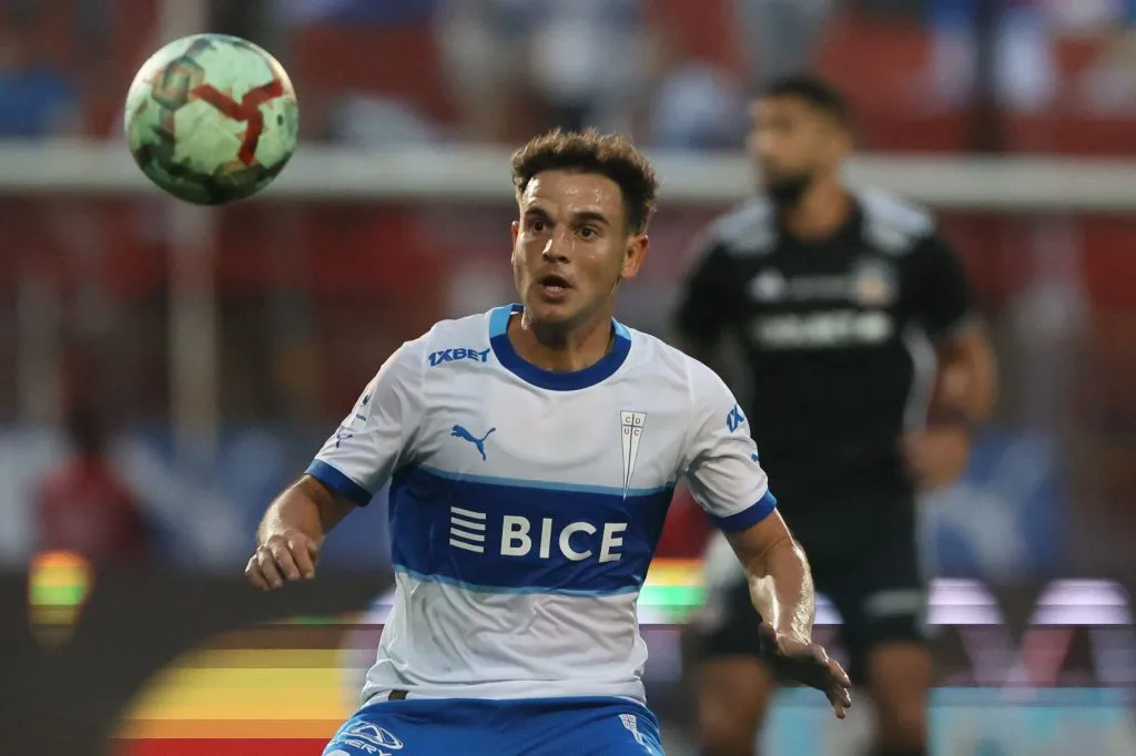 Menossi disputará su primer Clásico Universitario con la camiseta de la UC | FOTO: Dragomir Yankovic/Photosport