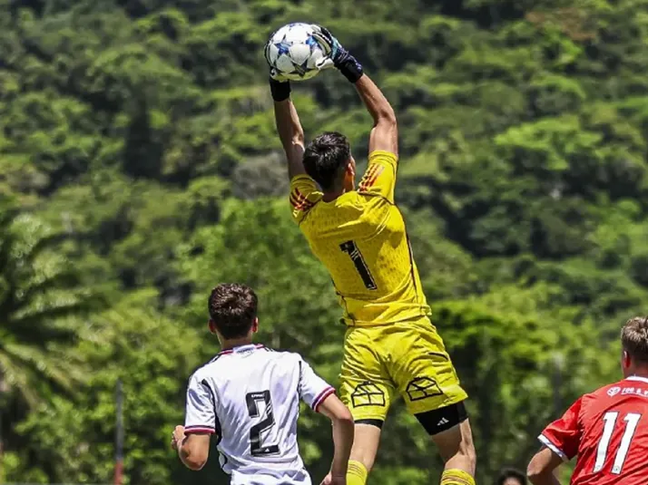 Arquero de Colo Colo fue figura tapando 7 penales en 2 partidos