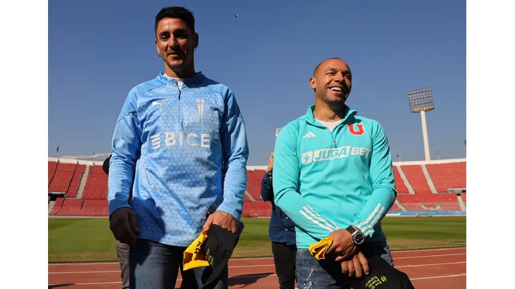 Futbol, Clasico Universitario 198. Los jugadores de Universidad de Chile Marcelo Diaz y Fernando Zampedri de Universidad Catolica hablan con la prensa en el estadio Nacional. Santiago, Chile. 16/04/2024 Marcelo Hernandez/Photosport Football, Universitary classic 198. Players of Universidad de Chile Marcelo Diaz and Fernando Zampedri of Universidad Catolica tralks during the press media at Nacional stadium. Santiago, Chile. 16/04/2024 Marcelo Hernandez/Photosport