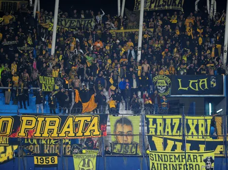 Hinchas de Coquimbo Unido lanzan a un indigente al río en Argentina