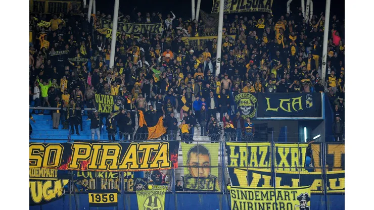 Hinchas de Coquimbo Unido son detenidos en Argentina. (Foto: Fotobaires/Photosport)