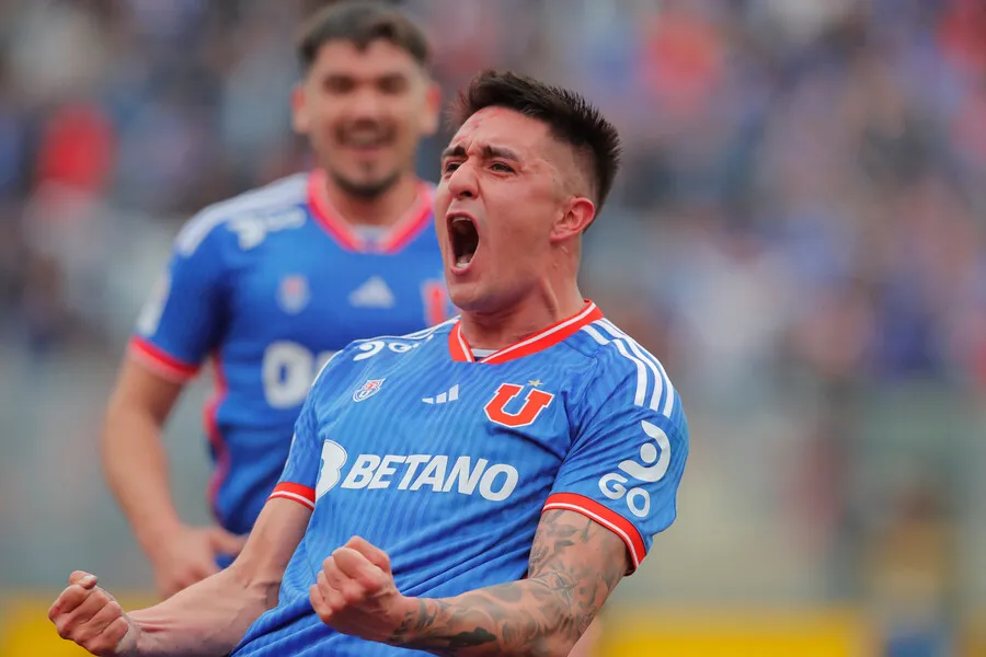 Tapia gritando el gol ante Colo Colo en 2023 (Photosport)