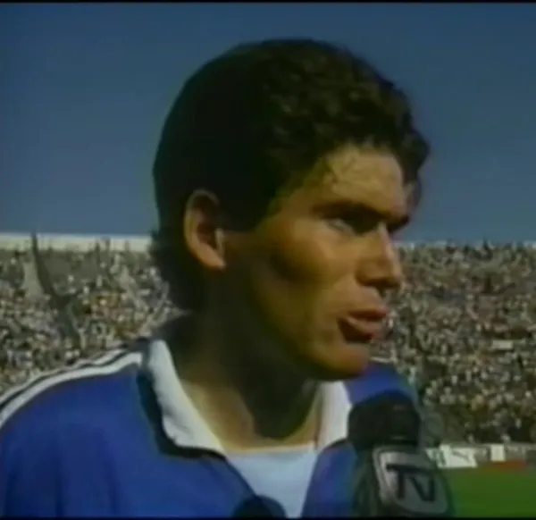 Cristián Olguín celebra el debut de Salvador Negrete.