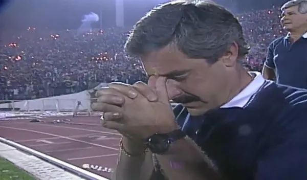 Socías agradeciendo a Dios tras el título de 1995 (Captura)