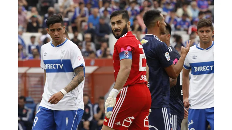 Johnny Herrera pide a este jugador de la U contra la UC.