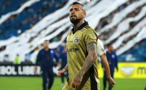 Arturo Vidal va cambiando el color de su mohicano | FOTO: Jonnathan Oyarzun/Photosport