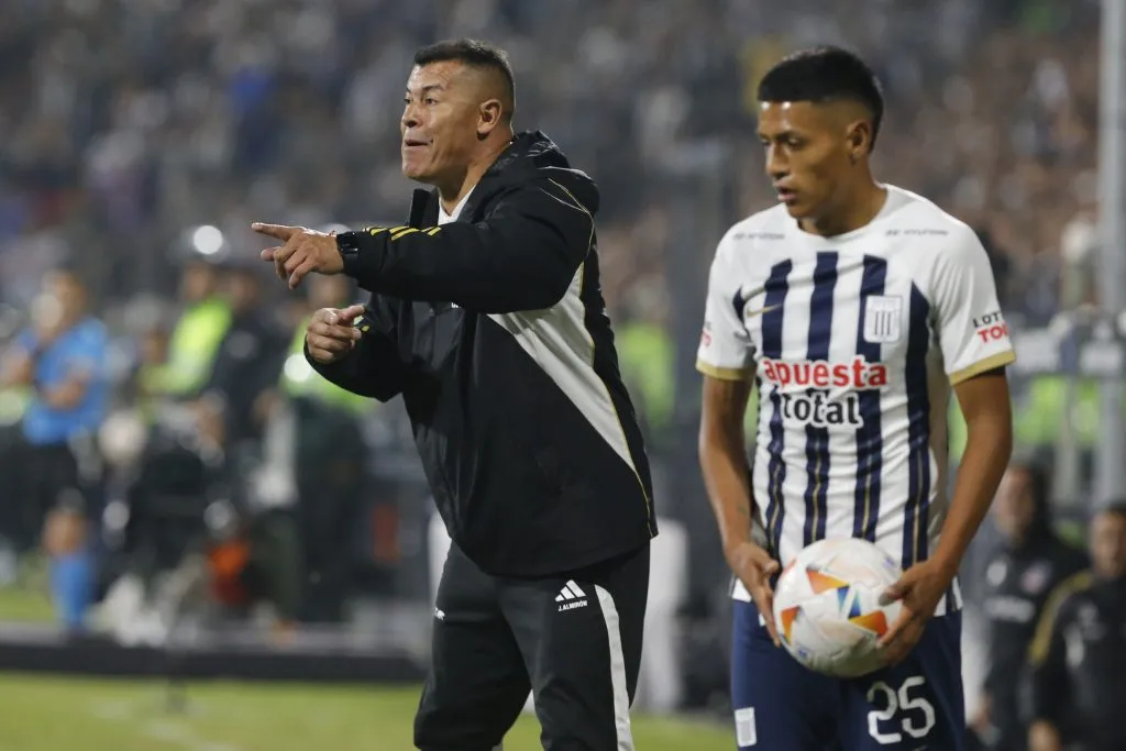 Jorge Almirón reitera su tesis de que Colo Colo fue superior a todos sus rivales en la Copa Libertadores