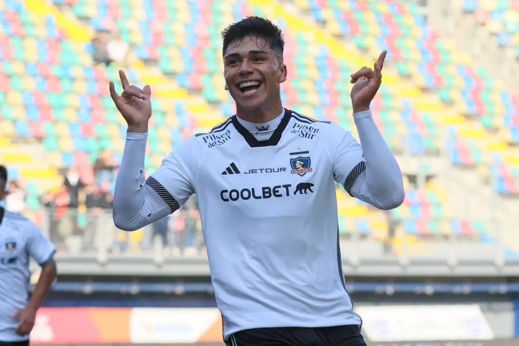 Damián Pizarro podría estar haciendo la pretemporada en el Udinese mientras se dispute la Copa América. Colo Colo lo vendió a inicios de año por 3,8 millones de dólares. (Foto: Dragomir Yankovic/Photosport)