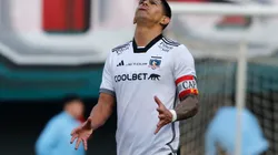 Esteban Pavez calienta la previa en Colo Colo vs Alianza Lima. (Foto: Dragomir Yankovic/Photosport)
