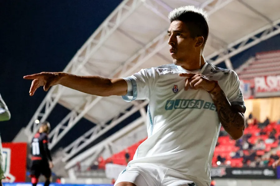 Para Herrera, Fernánez es el pilar del plantel azul. | Foto: Photosport