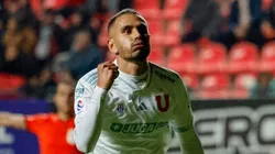 Mateos marca el camino azul.