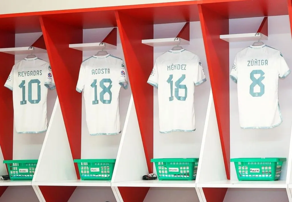 El homenaje de Universidad de Chile para las madres de los futbolistas del plantel. (Foto: Prensa UCH).