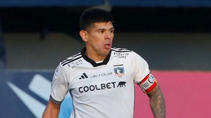 Pavez mostró la jineta para defender a Cristián Zavala.