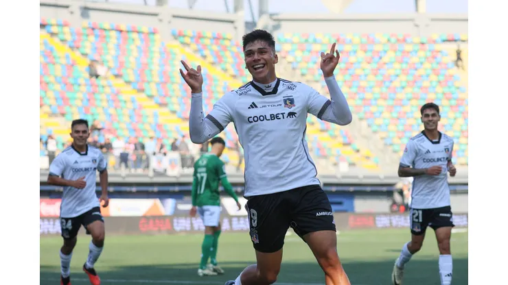 Damián Pizarro lleva un doblete para Colo Colo ante Audax Italiano.(Foto: Dragomir Yankovic/Photosport)