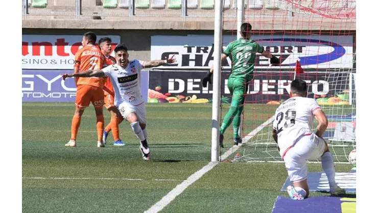 Deportes Copiapó le dio un baile a Cobreloa en el Campeonato Nacional