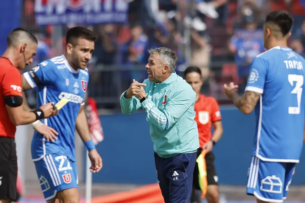 Futbol, Universidad de Chile vs Coquimbo Unido.
Fecha 8, campeonato Nacional 2024.
El entrenador de Universidad de Chile Gustavo Alvarez es fotografiado durante el partido de primera division contra Coquimbo Unido disputado en el estadio Nacional de Santiago, Chile.
14/04/2024
Pepe Alvujar/Photosport

Football, Universidad de Chile vs Coquimbo Unido.
8th turn, 2024 National Championship.
Universidad de Chile’s head coach Gustavo Alvares is pictured during the first division match against Coquimbo Unido at the National stadium in Santiago, Chile. 
14/04/2024
Pepe Alvujar/Photosport