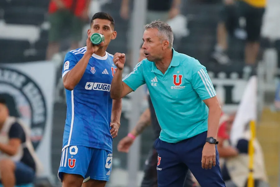 Álvarez decidió por el regreso de Poblete al once estelar, pero en defensa (Photosport)