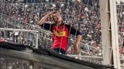 Hincha de Colo Colo es denunciado por actos racistas.