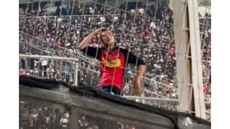 Hincha de Colo Colo es denunciado por actos racistas.