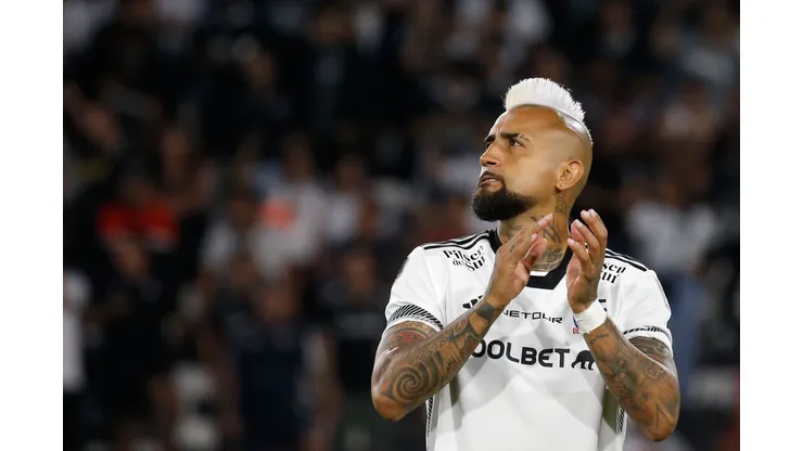 Arturo Vidal se graduará de DT junto a leyendas de Colo Colo.