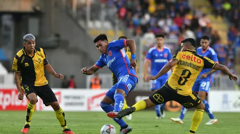 José Castro pone en aprietos a Gustavo Álvarez.