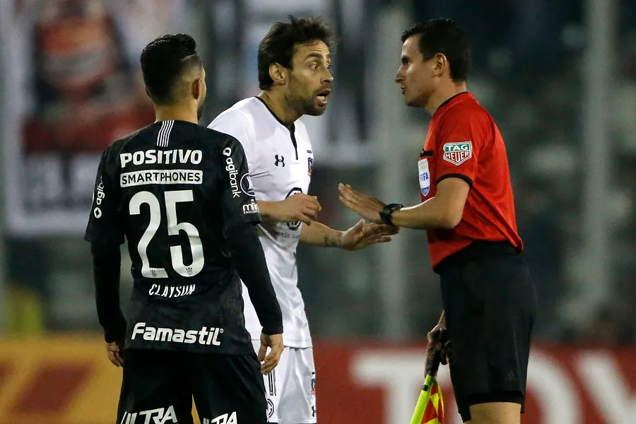 Valdivia hizo referencia a partido albo. | Foto: Photosport