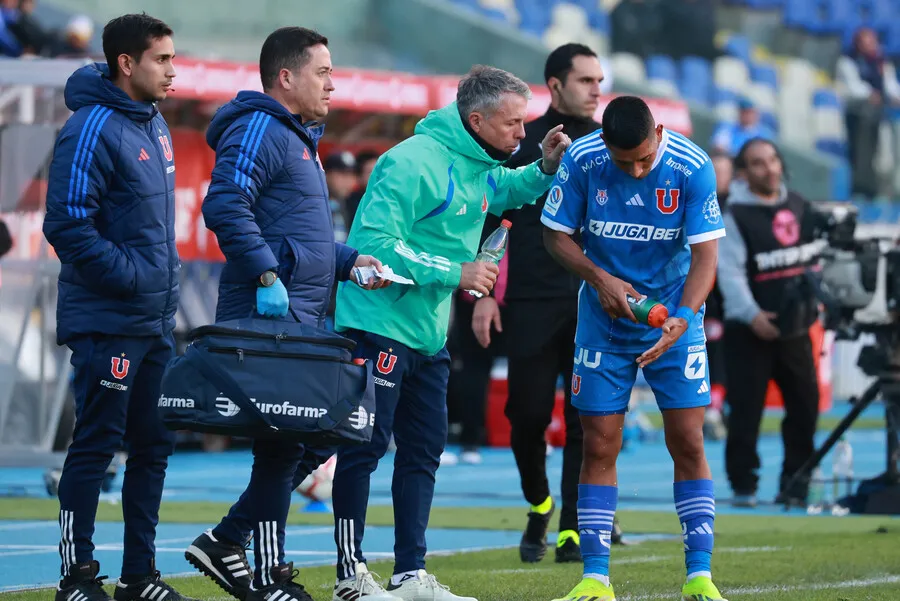 Álvarez y el discurso hacia sus dirigidos (Photosport)