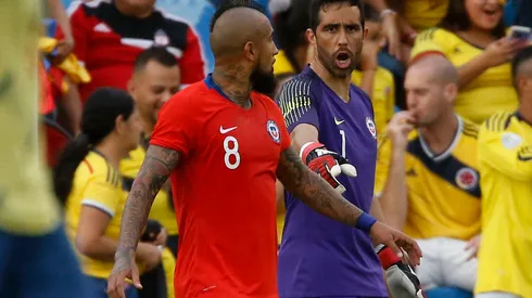 Jorge Almirón sale al cruce de las declaraciones de Claudio Bravo