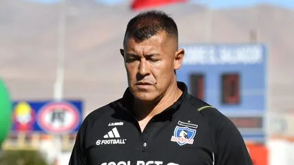 Jorge Almirón le contestó a Claudio Bravo.