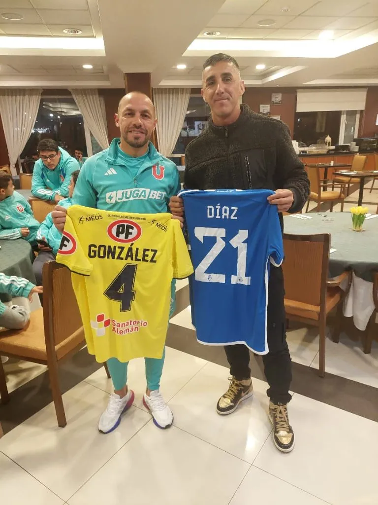 Previo al duelo con Huachipato, se produjo el encuentro entre las glorias azules (Archivo)