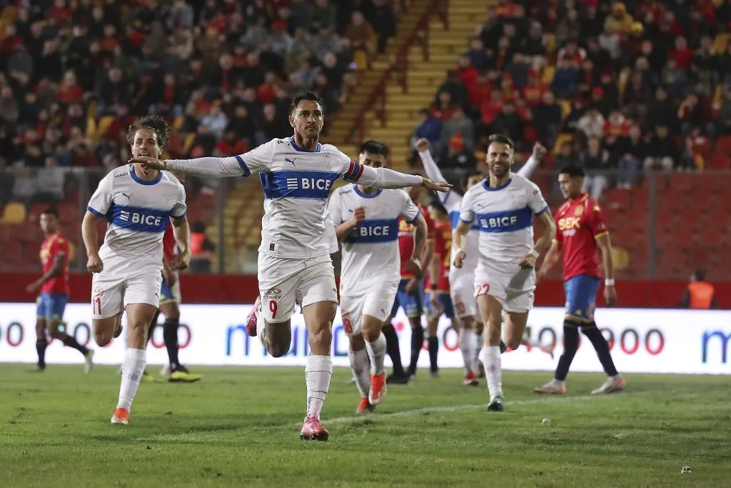 Fernando Zampedri sentenció el triunfo por 2-1 de Universidad Católica ante Unión Española. (Foto: Pepe Alvújar/Photosport)