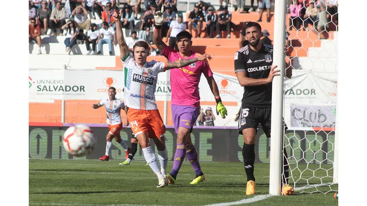 Cobresal y Colo Colo empatan en El Salvador