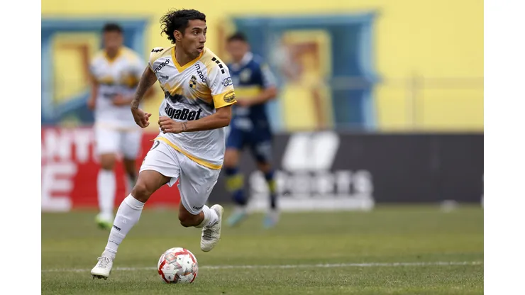 Luciano Cabral se aleja de Colo Colo y Universidad de Chile.