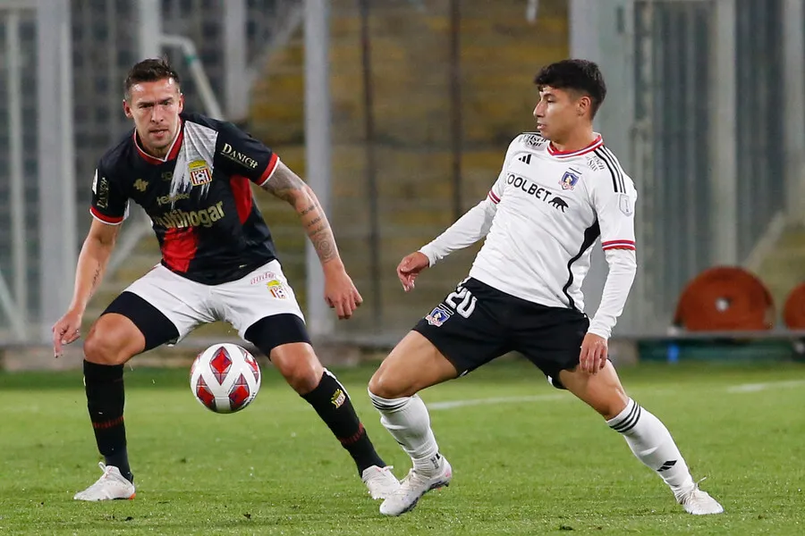 Alexander Oroz volvió a entrenar con balón en Colo Colo. | Foto: Photosport