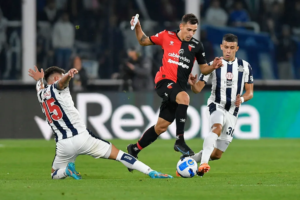 Ortegoza, a la derecha, defendiendo a Talleres. | Foto: Getty Images