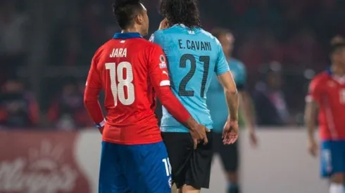 Gonzalo Jara no se arrepiente de su acción ante Edinson Cavani