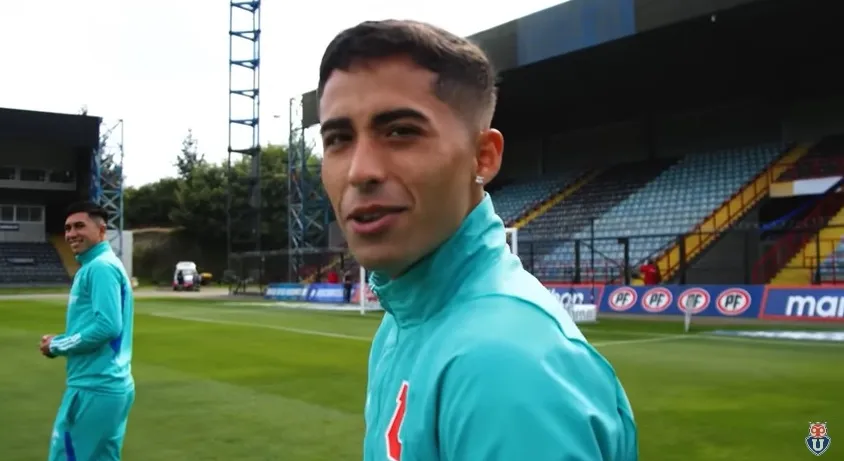 De todos modos, a Assadi se le ve compartiendo de buena manera en el plantel (Captura Video U)