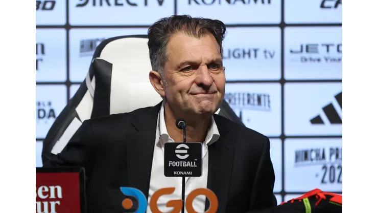 Aseguran que Aníbal Mosa, presidente de Colo Colo, saldrá a buscar nuevos refuerzos para el "Cacique" (Foto: @ColoColo)