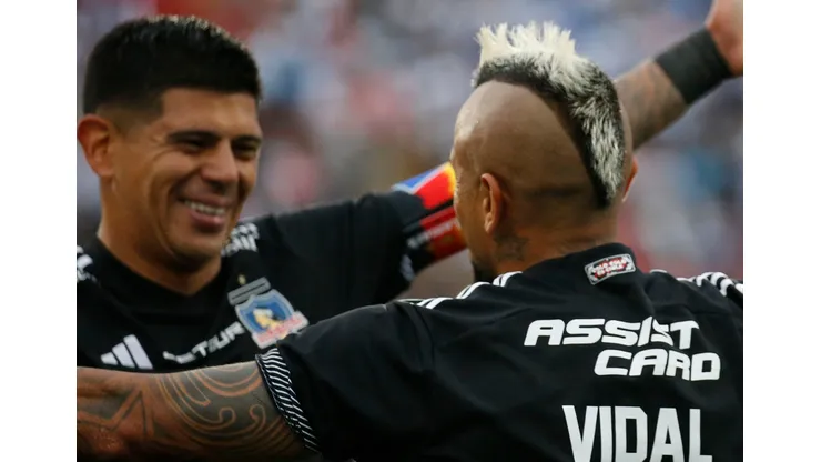 Arturo Vidal lideró los festejos de cumpleaños en Colo Colo. (Foto: Photosport)