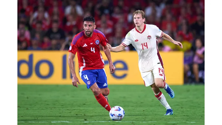 En Blanco y Negro no hay un total convencimiento por el fichaje de Mauricio Isla.
