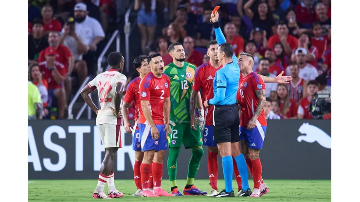 Gabriel Suazo recibe el apoyo del Toulouse tras polémica expulsión ante Canadá